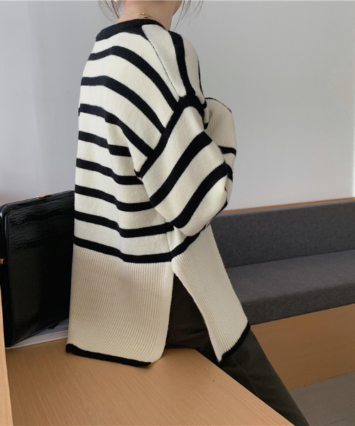 emi+(エミプラス)の「サイドスリットボーダーニットトップス(ニット/セーター・レディース・ホワイト/ブラック・FREE)」の13枚目の写真