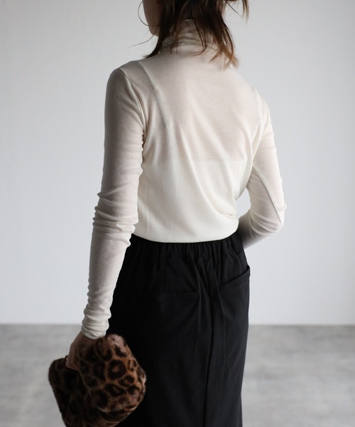 r.(アールドット)の「シアーフライス シームレス タートルPO(Tシャツ/カットソー・レディース・オフホワイト/ライトグレー/ブラック/グレイッシュベージュ/ライム/チャコールグレー・FREE)」の13枚目の写真