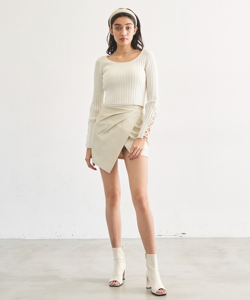 BLONDEY(ブロンディ)の「アシンメトリーフェイクレザースカパン(スカート・レディース・ホワイト/ブラック・S/M)」の4枚目の写真