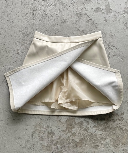 BLONDEY(ブロンディ)の「アシンメトリーフェイクレザースカパン(スカート・レディース・ホワイト/ブラック・S/M)」の21枚目の写真