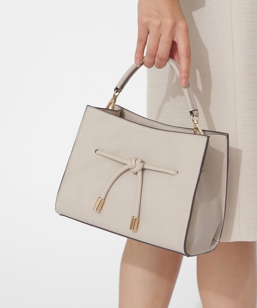 NATURAL BEAUTY BASIC（ナチュラルビューティーベーシック）の「ノットリボンハンドバッグ（クラッチバッグ・レディース・ベージュ系その他2/ブラック・ﾌﾘ-）」の2枚目の写真