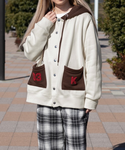 PairPair（ペアペア）の「スタジャンパーカー(ユニセックス)（パーカー・レディース・アイボリー/グレイッシュブルー・MEDIUM/LARGE）」の3枚目の写真