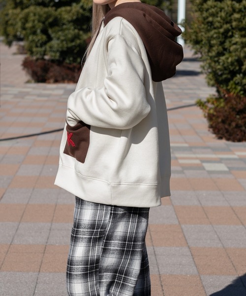 PairPair（ペアペア）の「スタジャンパーカー(ユニセックス)（パーカー・レディース・アイボリー/グレイッシュブルー・MEDIUM/LARGE）」の4枚目の写真