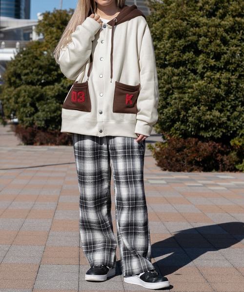 PairPair（ペアペア）の「スタジャンパーカー(ユニセックス)（パーカー・レディース・アイボリー/グレイッシュブルー・MEDIUM/LARGE）」の6枚目の写真