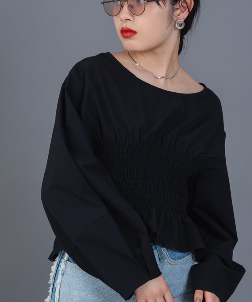 Solace（ソレイス）の「シャーリングショートフレアブラウス（シャツ/ブラウス・レディース・ブラック/グリーン/ナチュラル・FREE）」の2枚目の写真