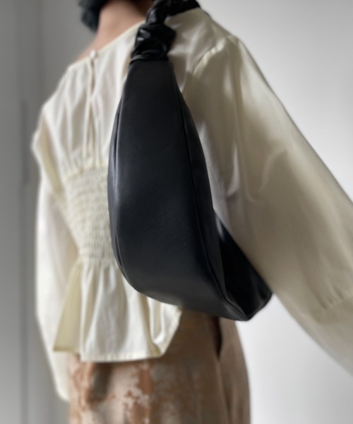 Solace（ソレイス）の「シャーリングショートフレアブラウス（シャツ/ブラウス・レディース・ブラック/グリーン/ナチュラル・FREE）」の11枚目の写真