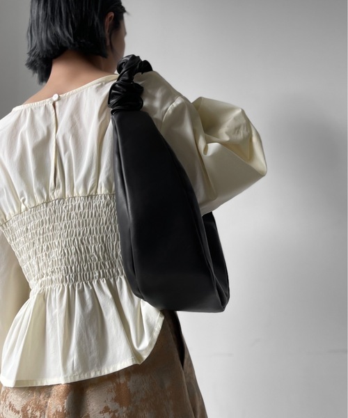 Solace（ソレイス）の「シャーリングショートフレアブラウス（シャツ/ブラウス・レディース・ブラック/グリーン/ナチュラル・FREE）」の12枚目の写真