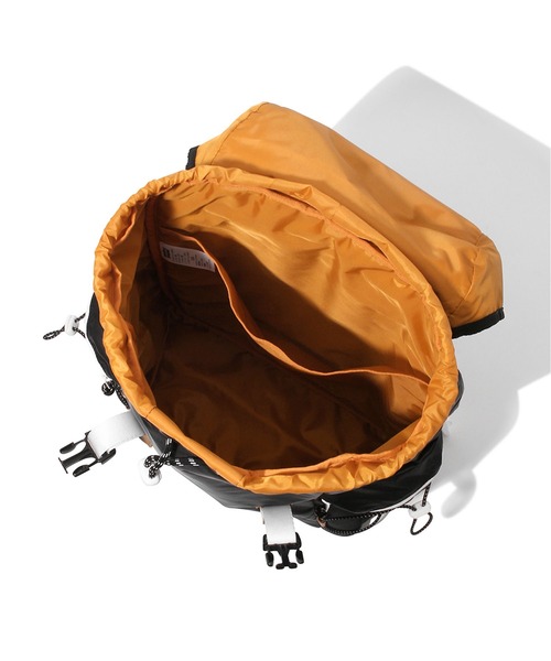 即完売品　Levi's バックパック リュック　新品未使用 セール】LEVI'S(R) ACCESSORY FLAP バックパック WITH LASH TAB