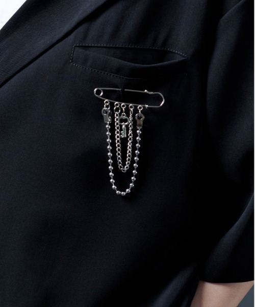 Ellno Loset(エルノロゼット)の「チェーンブローチ(ブローチ/コサージュ・メンズ・シルバー・FREE)」の1枚目の写真