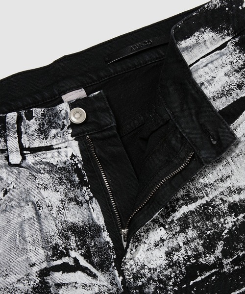 1017 ALYX 9SM（アリクス）の「5 POCKET TREATED SKINNY JEAN（デニムパンツ・メンズ・ブラック×ホワイト・34/32/30）」の3枚目の写真