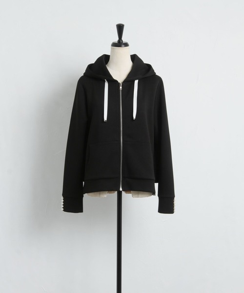 tocco closet（トッコ　クローゼット）の「袖口パール付きバックフリルパーカー（パーカー・レディース・ブラック/ベージュ・M）」の9枚目の写真