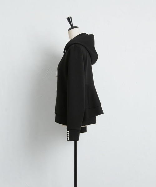 tocco closet（トッコ　クローゼット）の「袖口パール付きバックフリルパーカー（パーカー・レディース・ブラック/ベージュ・M）」の10枚目の写真