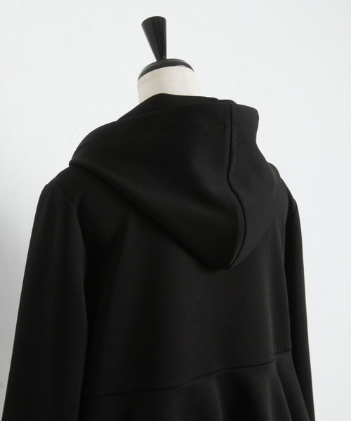 tocco closet（トッコ　クローゼット）の「袖口パール付きバックフリルパーカー（パーカー・レディース・ブラック/ベージュ・M）」の12枚目の写真