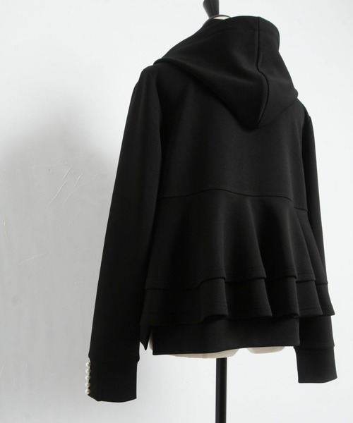 tocco closet（トッコ　クローゼット）の「袖口パール付きバックフリルパーカー（パーカー・レディース・ブラック/ベージュ・M）」の13枚目の写真