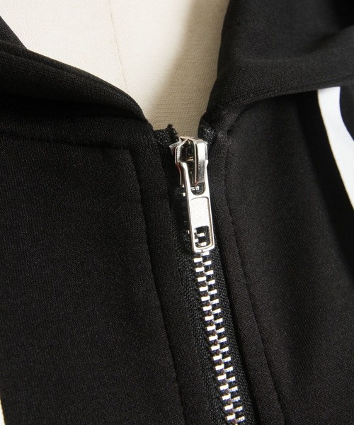 tocco closet（トッコ　クローゼット）の「袖口パール付きバックフリルパーカー（パーカー・レディース・ブラック/ベージュ・M）」の15枚目の写真