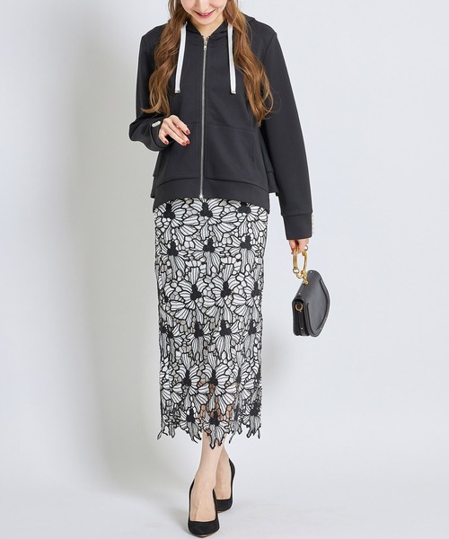 tocco closet（トッコ　クローゼット）の「袖口パール付きバックフリルパーカー（パーカー・レディース・ブラック/ベージュ・M）」の21枚目の写真