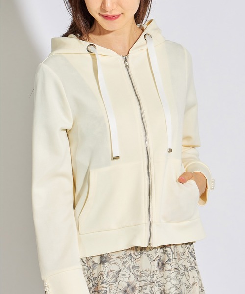 tocco closet（トッコ　クローゼット）の「袖口パール付きバックフリルパーカー（パーカー・レディース・ブラック/ベージュ・M）」の3枚目の写真
