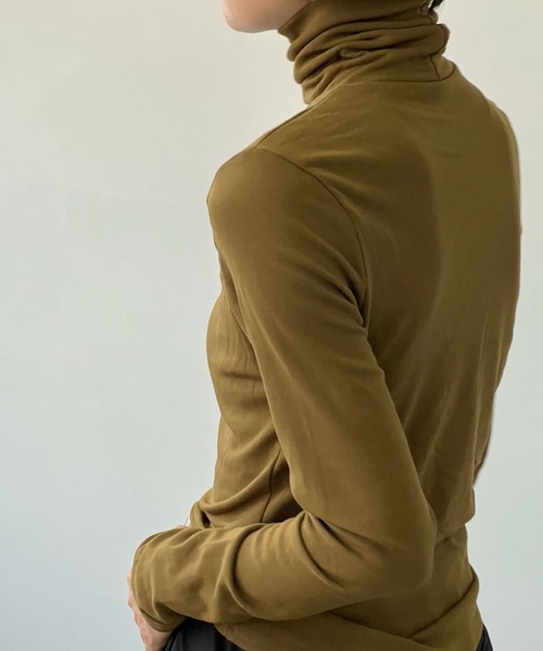 chuclla(チュクラ)の「アーチデコルテ ストレッチタートル chw22a086(Tシャツ/カットソー・レディース・ブラウン/ダークグレー/カーキブラウン・FREE)」の5枚目の写真