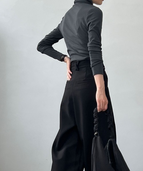 chuclla(チュクラ)の「アーチデコルテ ストレッチタートル chw22a086(Tシャツ/カットソー・レディース・ブラウン/ダークグレー/カーキブラウン・FREE)」の14枚目の写真