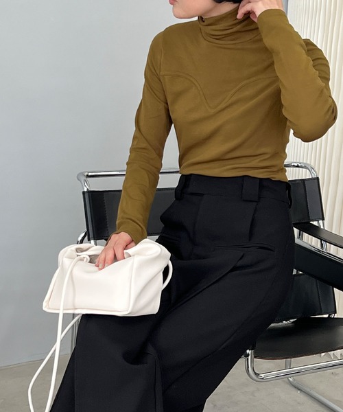 chuclla(チュクラ)の「アーチデコルテ ストレッチタートル chw22a086(Tシャツ/カットソー・レディース・ブラウン/ダークグレー/カーキブラウン・FREE)」の9枚目の写真