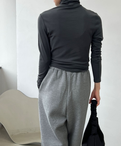 chuclla(チュクラ)の「アーチデコルテ ストレッチタートル chw22a086(Tシャツ/カットソー・レディース・ブラウン/ダークグレー/カーキブラウン・FREE)」の16枚目の写真