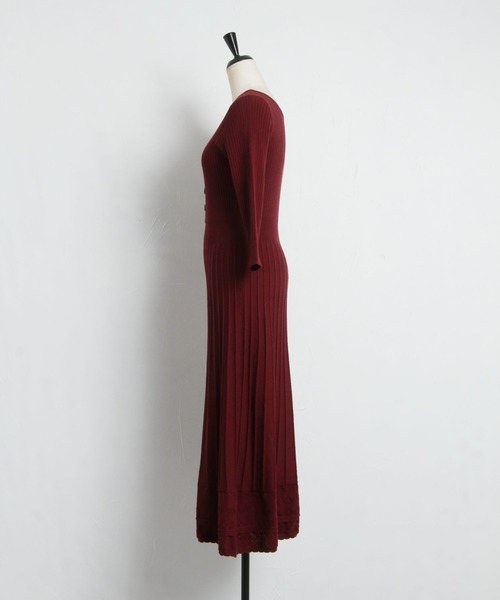 tocco closet(トッコ クローゼット)の「ヘンリーネック裾透かし編み切り替えリブニットワンピース(ワンピース・レディース・ブラック/ボルドー/グレイッシュブルー・M)」の18枚目の写真