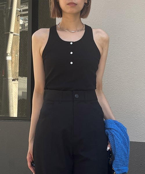 audrey and john wad（オードリーアンドジョンワッド）の「強撚フライスヘンリーネックタンクトップ -手洗い可-（タンクトップ・レディース・ライラック/ブラック/ライトグリーン/ホワイト・FREE）」の2枚目の写真