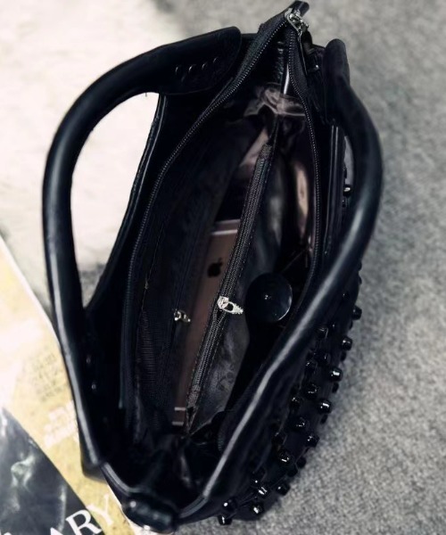 DIAVEL（ディアベル）の「ブラックスタッズ２WAYハンドバッグ（ハンドバッグ・レディース・ブラック・F）」の7枚目の写真