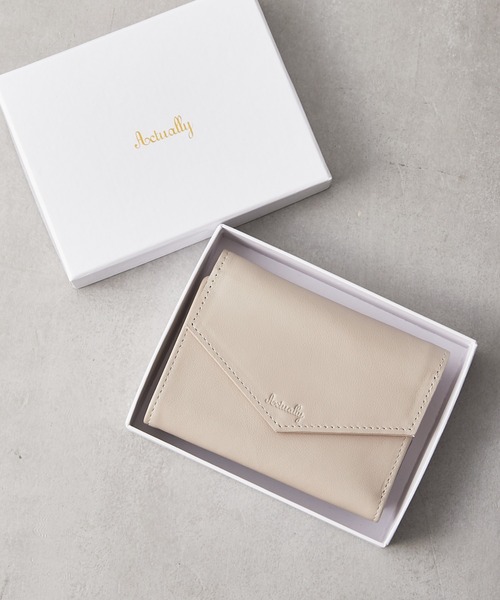 Actually（アクチュアリー）の「カウレザーウォレット B7サイズ（財布・レディース・グレイッシュベージュ/ゴールド/イエロー/ラベンダー・フリー）」の2枚目の写真