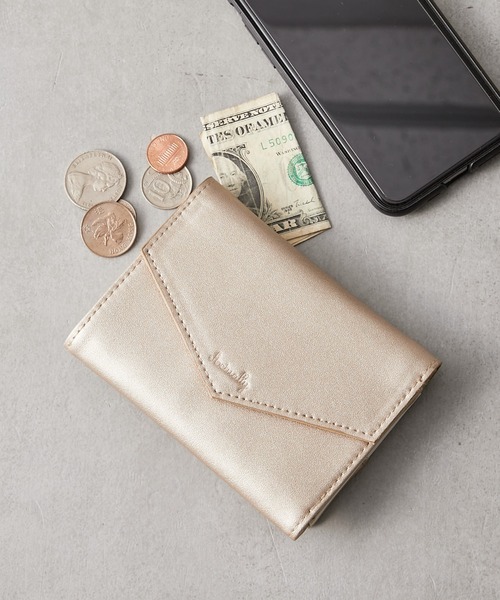 Actually（アクチュアリー）の「カウレザーウォレット B7サイズ（財布・レディース・グレイッシュベージュ/ゴールド/イエロー/ラベンダー・フリー）」の4枚目の写真