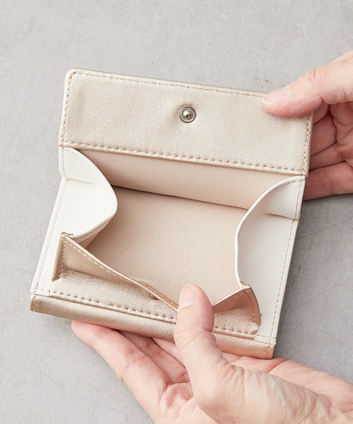 Actually（アクチュアリー）の「カウレザーウォレット B7サイズ（財布・レディース・グレイッシュベージュ/ゴールド/イエロー/ラベンダー・フリー）」の15枚目の写真