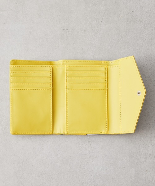 Actually（アクチュアリー）の「カウレザーウォレット B7サイズ（財布・レディース・グレイッシュベージュ/ゴールド/イエロー/ラベンダー・フリー）」の11枚目の写真