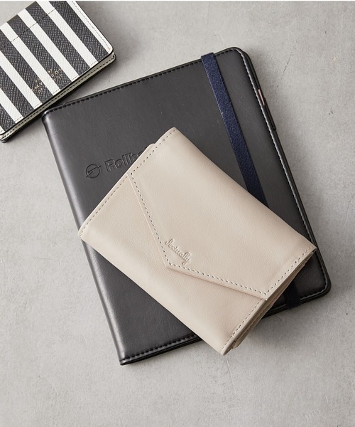 Actually（アクチュアリー）の「カウレザーウォレット B7サイズ（財布・レディース・グレイッシュベージュ/ゴールド/イエロー/ラベンダー・フリー）」の20枚目の写真