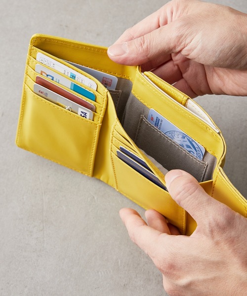 Actually（アクチュアリー）の「カウレザーウォレット B7サイズ（財布・レディース・グレイッシュベージュ/ゴールド/イエロー/ラベンダー・フリー）」の7枚目の写真