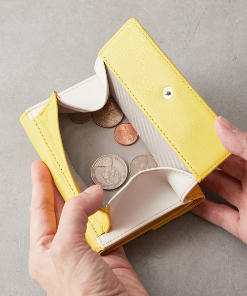 Actually（アクチュアリー）の「カウレザーウォレット B7サイズ（財布・レディース・グレイッシュベージュ/ゴールド/イエロー/ラベンダー・フリー）」の8枚目の写真