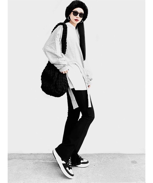 LVEU.（ラブユ.）の「Design hem volume sleeve sweat(Ai select) / デザインヘムボリュームスリーブスウェット（スウェット・レディース・グレー・FREE）」の3枚目の写真