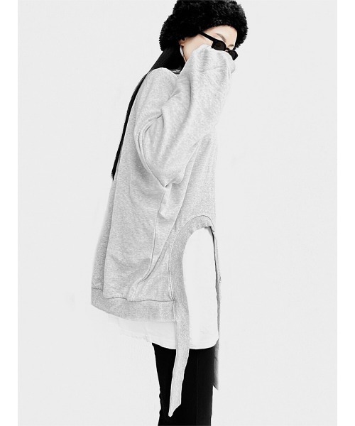 LVEU.（ラブユ.）の「Design hem volume sleeve sweat(Ai select) / デザインヘムボリュームスリーブスウェット（スウェット・レディース・グレー・FREE）」の2枚目の写真