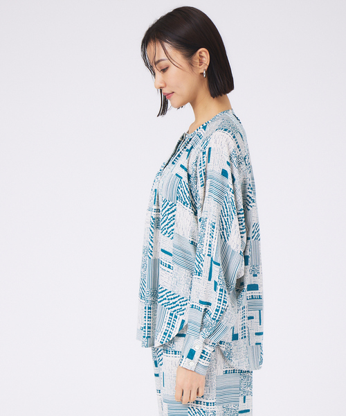 qualite（カリテ）の「《セットアップ対応》ジオメパッチワークプリントブラウス（シャツ/ブラウス・レディース・グリーン・フリー）」の4枚目の写真