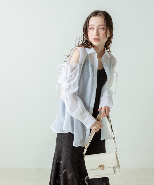 OLIVE des OLIVE（オリーブデオリーブ）の「肩あきフレアシャツ　1031040130（シャツ/ブラウス・レディース・グレイッシュベージュ/オフホワイト/サックスブルー/ピンク/ブルー系その他/ブルー系その他2・FREE）」の15枚目の写真