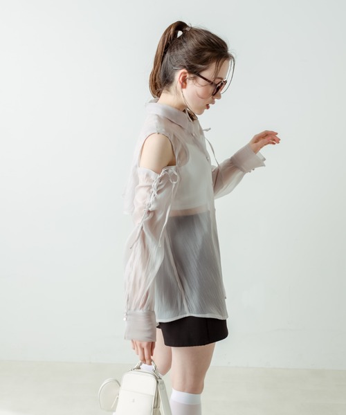 OLIVE des OLIVE（オリーブデオリーブ）の「肩あきフレアシャツ　1031040130（シャツ/ブラウス・レディース・グレイッシュベージュ/オフホワイト/サックスブルー/ピンク/ブルー系その他/ブルー系その他2・FREE）」の20枚目の写真