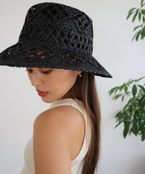TRUNC（トランクエイティーエイト）の「Bohemian Bucket Raffia Hat（キャップ・レディース・ベージュ/ブラック・FREE）」の4枚目の写真