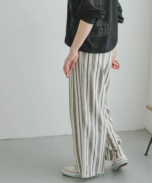 ITEMS URBANRESEARCH（アイテムズ アーバンリサーチ）の「リネンレーヨンワイドパンツ（その他パンツ・レディース・モカ/グリーン/ストライプ/ホワイト系その他/ブラック系その他/ネイビー・MEDIUM/SMALL）」の16枚目の写真