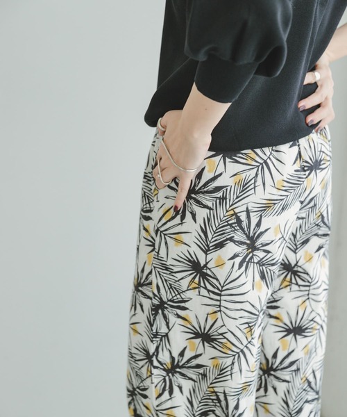 ITEMS URBANRESEARCH（アイテムズ アーバンリサーチ）の「リネンレーヨンワイドパンツ（その他パンツ・レディース・モカ/グリーン/ストライプ/ホワイト系その他/ブラック系その他/ネイビー・MEDIUM/SMALL）」の22枚目の写真