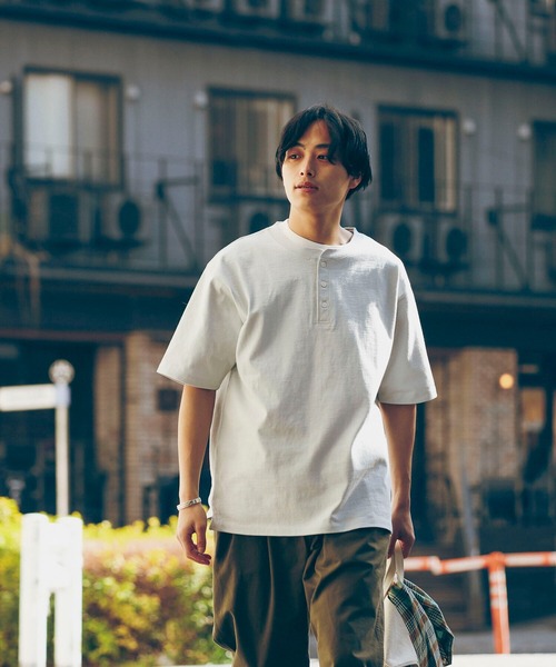 B:MING by BEAMS（ビーミングバイビームス）の「【WEB限定/UNISEX】B:MING by BEAMS / ヘビーウェイト 3ボタン ヘンリーネック Tシャツ（Tシャツ/カットソー・メンズ・オフホワイト/ネイビー/サックスブルー/ブラック/ブルー系その他・MEDIUM/LARGE/X-LARGE）」の6枚目の写真