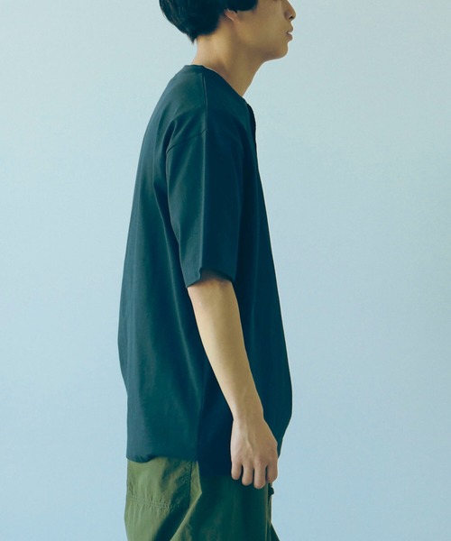 B:MING by BEAMS（ビーミングバイビームス）の「【WEB限定/UNISEX】B:MING by BEAMS / ヘビーウェイト 3ボタン ヘンリーネック Tシャツ（Tシャツ/カットソー・メンズ・オフホワイト/ネイビー/サックスブルー/ブラック/ブルー系その他・MEDIUM/LARGE/X-LARGE）」の20枚目の写真