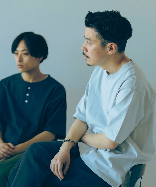 B:MING by BEAMS（ビーミングバイビームス）の「【WEB限定/UNISEX】B:MING by BEAMS / ヘビーウェイト 3ボタン ヘンリーネック Tシャツ（Tシャツ/カットソー・メンズ・オフホワイト/ネイビー/サックスブルー/ブラック/ブルー系その他・MEDIUM/LARGE/X-LARGE）」の18枚目の写真