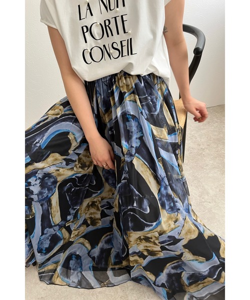 palm RICHE(ポームリシュ)の「水彩アート柄プリント ギャザーボリュームスカート(スカート・レディース・ブラック/オフホワイト・M)」の3枚目の写真