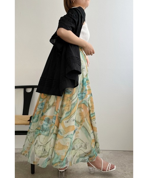 palm RICHE(ポームリシュ)の「水彩アート柄プリント ギャザーボリュームスカート(スカート・レディース・ブラック/オフホワイト・M)」の6枚目の写真