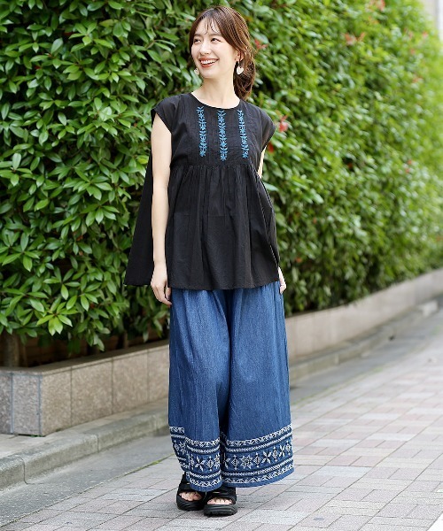 チチカカ(チチカカ)の「フロルハンド刺繍プルオーバー(シャツ/ブラウス・レディース・ホワイト/レッド/ブラック・FREE)」の7枚目の写真