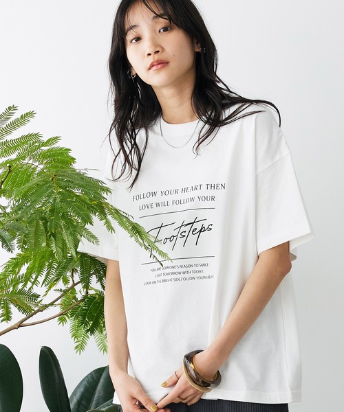 CRAFT STANDARD BOUTIQUE(クラフトスタンダードブティック)の「FOOTSTEPS tee(Tシャツ/カットソー・レディース・ホワイト/モカ/ネイビー・M/L)」の1枚目の写真